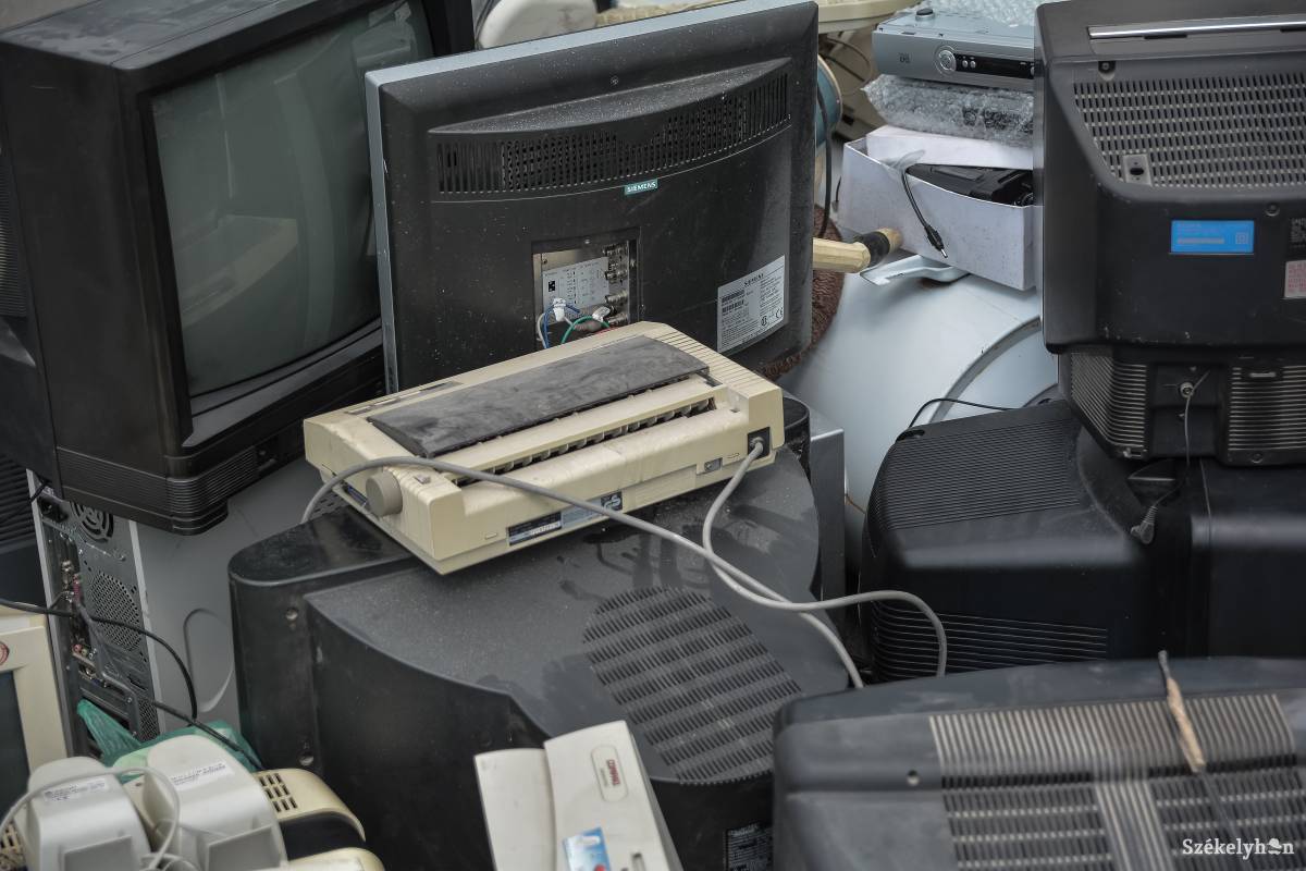 A régi, meghibásodott elektronikai eszközöket is le lehet adni •  Fotó: Barabás Ákos