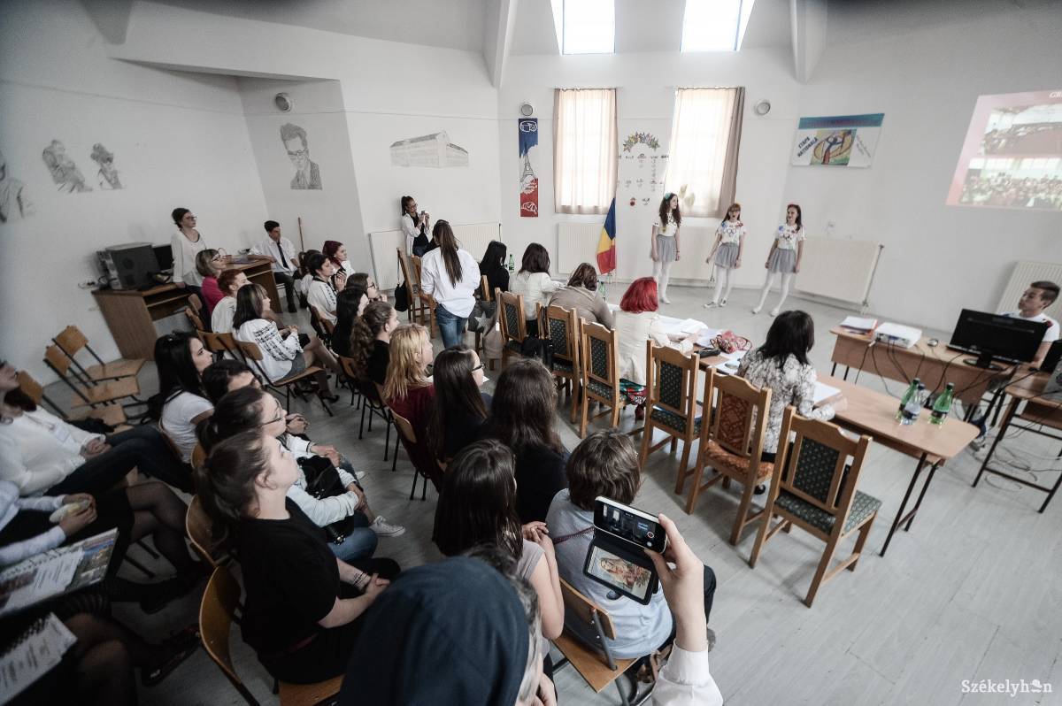 A házigazda Marin Preda-iskola csapatának személyiségfejlesztő projektje a második helyezést érdemelte ki •  Fotó: Barabás Ákos