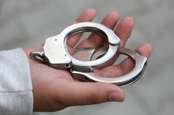 Újabb kiskorút vettek őrizetbe Marosvásárhelyen bántalmazás gyanújával