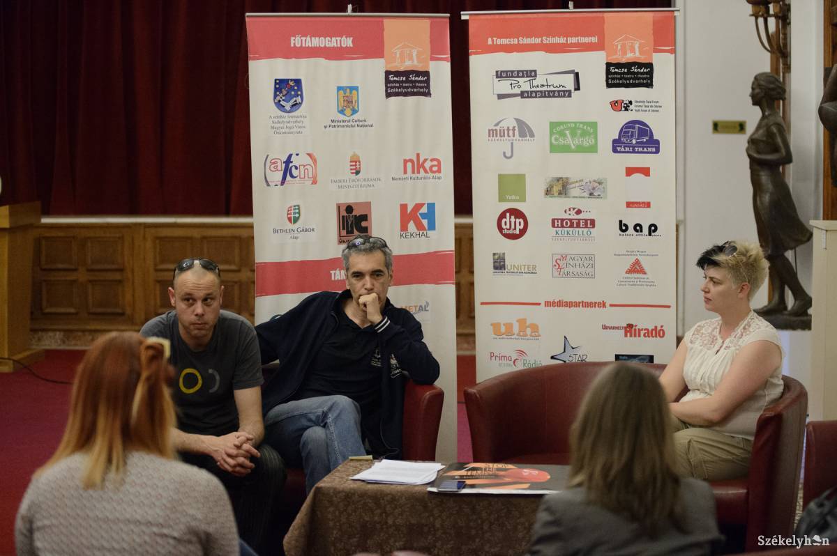 Tóth Árpád, Nagy Pál és Bekő Fóri Zenkő. Újdonságokról beszéltek •  Fotó: Barabás Ákos