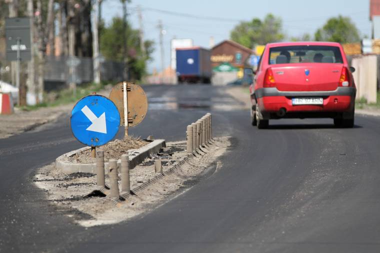 Sok átiratra volt szükség, mielőtt elkezdték az útjavítást