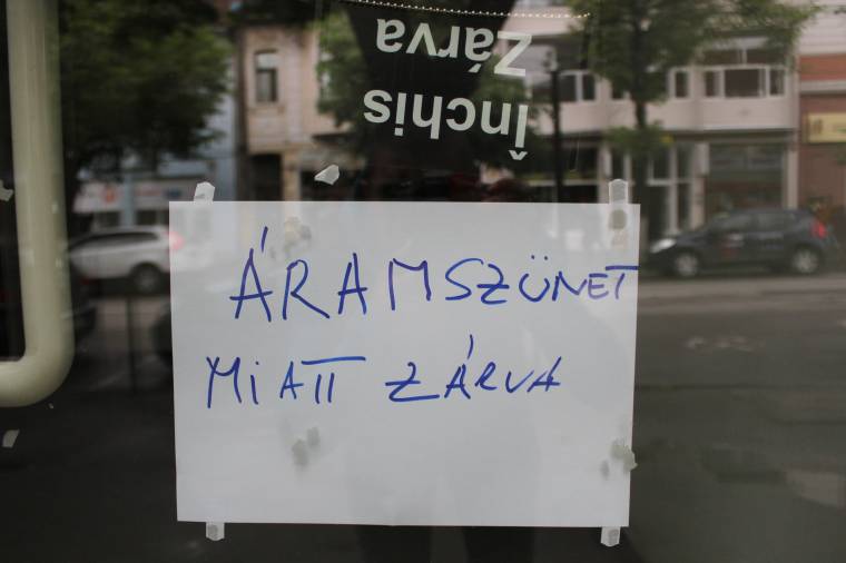 Átlagosan ennyi órát kellett nélkülöznünk tavaly az áramszolgáltatást