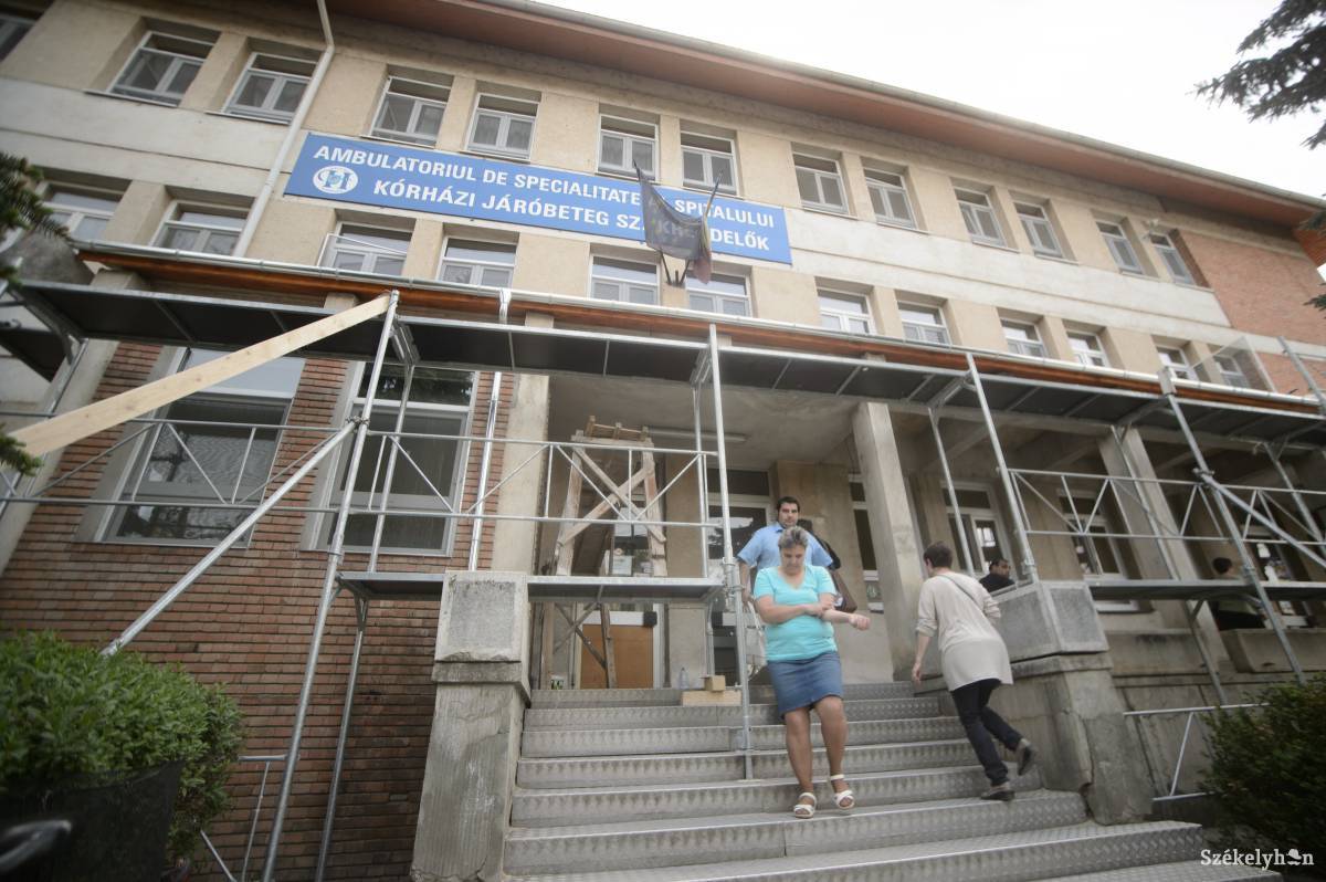 Jobb körülményeket teremtenek a betegeknek. Hamarosan kívül-belül megújul a poliklinika •  Fotó: Barabás Ákos