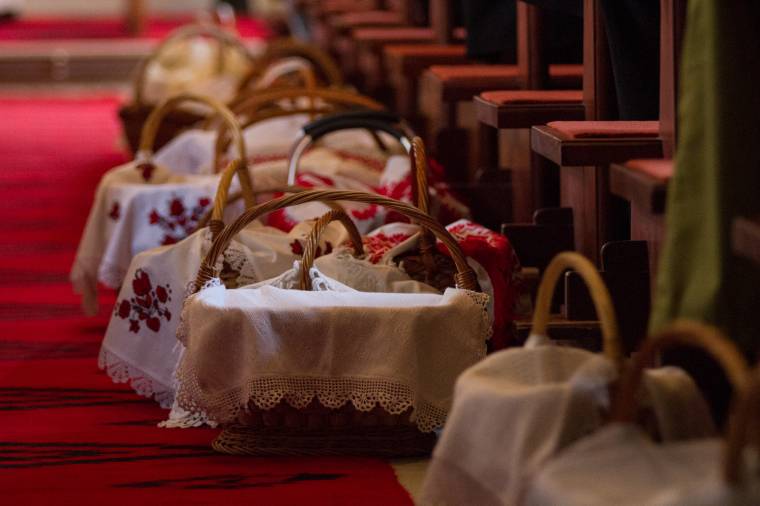 Eledelszentelés Nyikómalomfalván