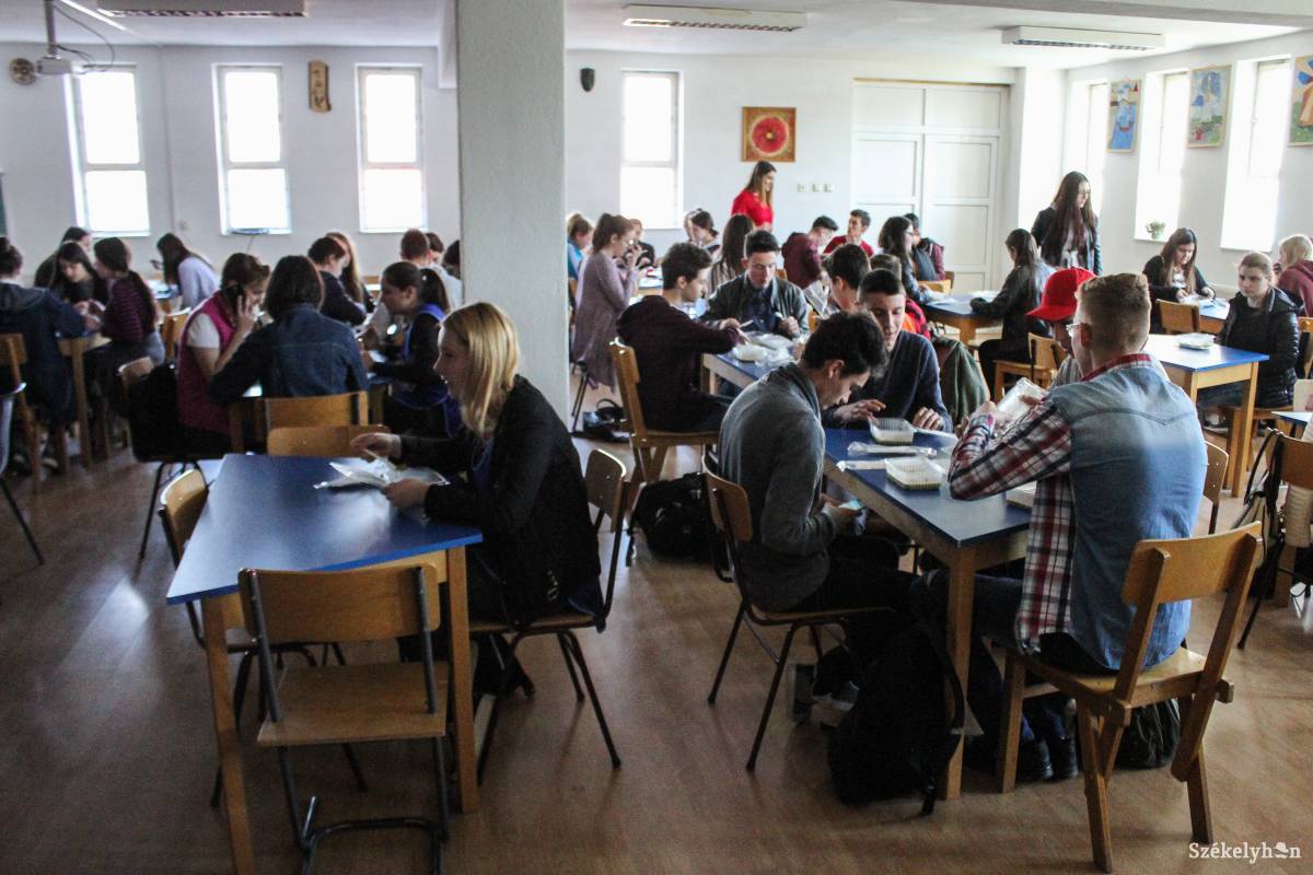 A Marin Predában egy hete főtt ételt kapnak a diákok •  Fotó: Pál Árpád