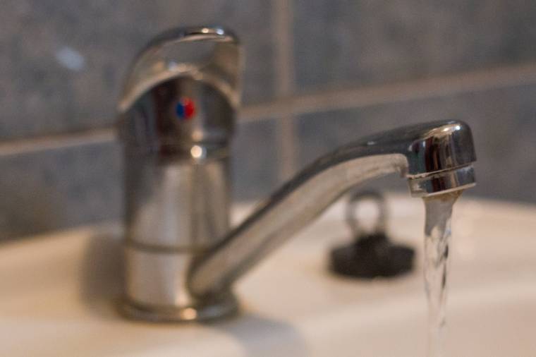 Nincs víz az egész tömbházban, mert rosszul fizet a szomszéd