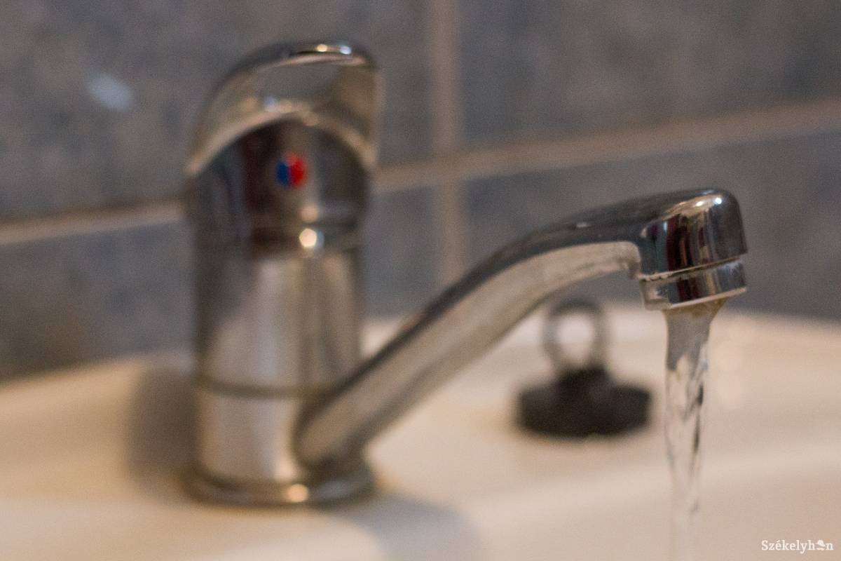 Bizonyos helyeken nyugodtan folyhatna a víz, ha a szomszédnak nem lenne adóssága. Képünk illusztráció &bullet;  Fotó: Pál Árpád