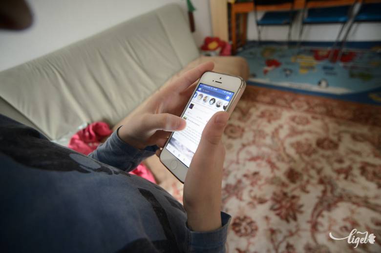 Manapság már mobileszközökön is könnyen hozzáférhető •  Fotó: Barabás Ákos