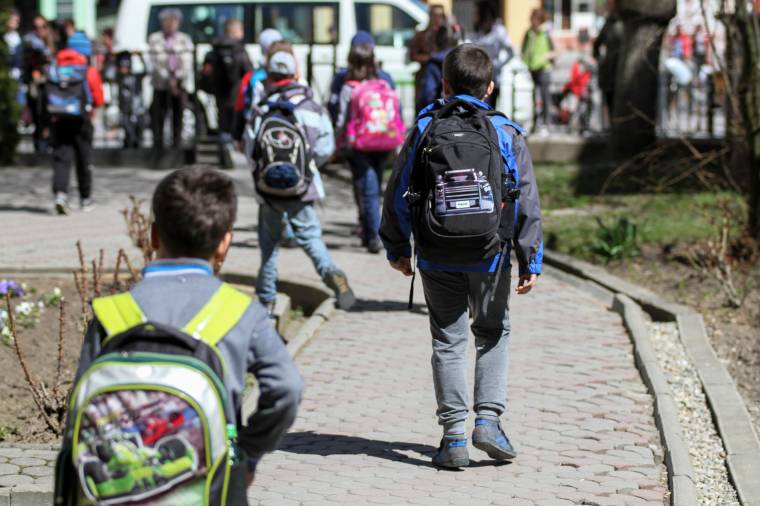 Egyetemi diploma nélkül is oktathatnak az óvónők és tanítók
