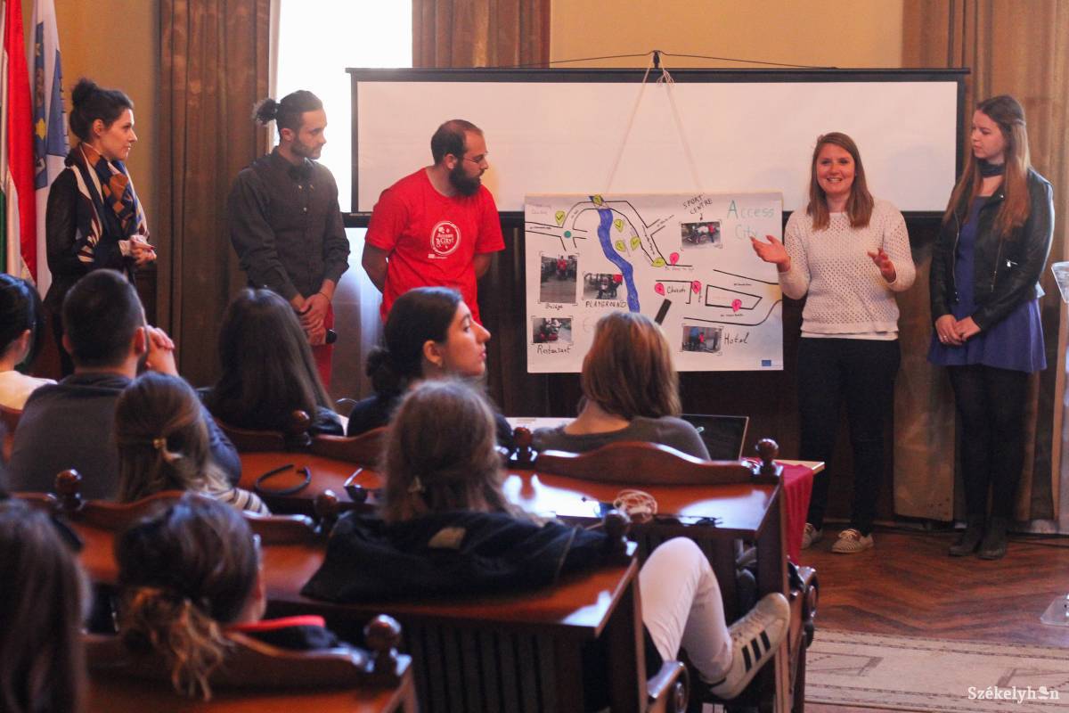 A fiatalok szerint az udvarhelyi tapasztalat segített nekik abban, hogy jobban megértsék a probléma jelentőségét &bullet;  Fotó: Pál Árpád
