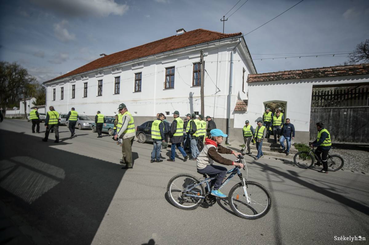 Polgárőrök Homoródalmáson. Feszültségből jutott bőven a falunak az elmúlt időszakban. Archív •  Fotó: Barabás Ákos