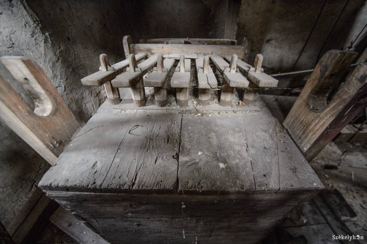 Oroszhegyen a templomtoronyban van a „kelep” •  Fotó: Barabás Ákos