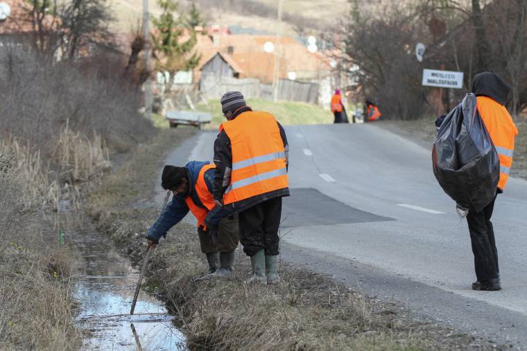Szemetesek a vízpartok, de még nem büntettek emiatt