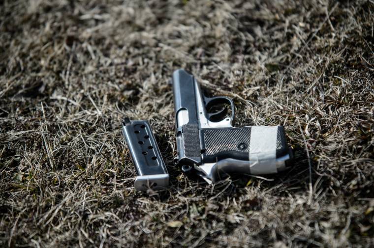 Fegyvereket foglaltak le, 66 személy ellen vizsgálódnak a nyomozók