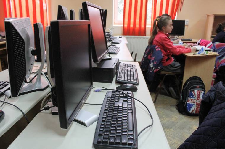 Kiselejtezett, de még jó számítógépekre pályáznak