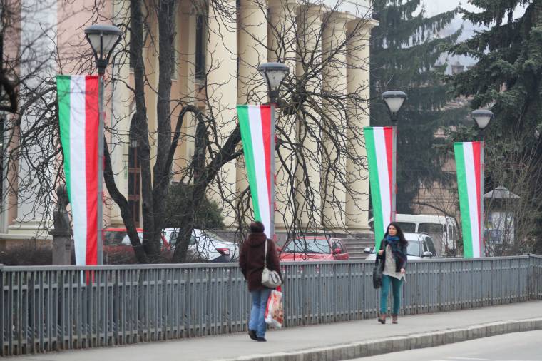 Mi számít magyar zászlónak? – erre kíváncsi a törvényszék a székelyudvarhelyi zászlóperben