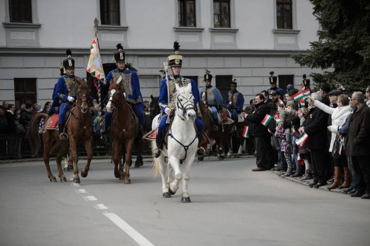 Huszárközpontú ünnepség a díszbe öltöztetett Székelyudvarhelyen