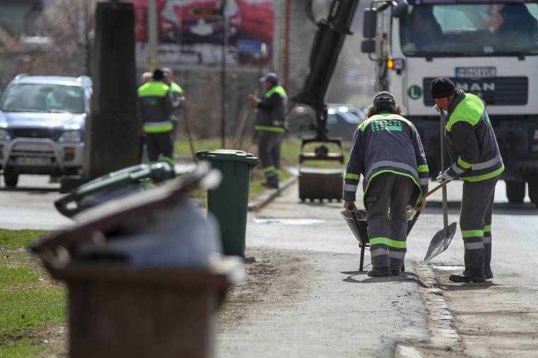 A diákokat hibáztatják a túlzsúfolt vagonok miatt