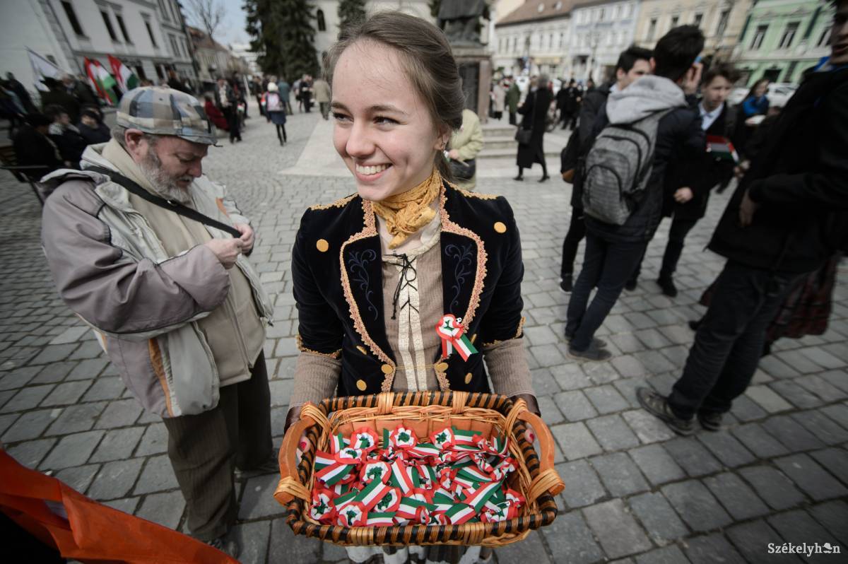 Öltözzünk ünnepibe! •  Fotó: Barabás Ákos