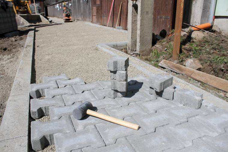 A végéhez közeledik a felsősófalvi járdaépítés