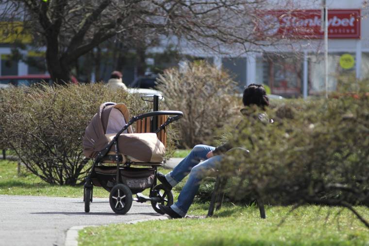 Nagyon neki kell fogni pénzt számolni a büntetésre, ha a gyereknevelési szabadságon lévő alkalmazottat a munkahelyen találják