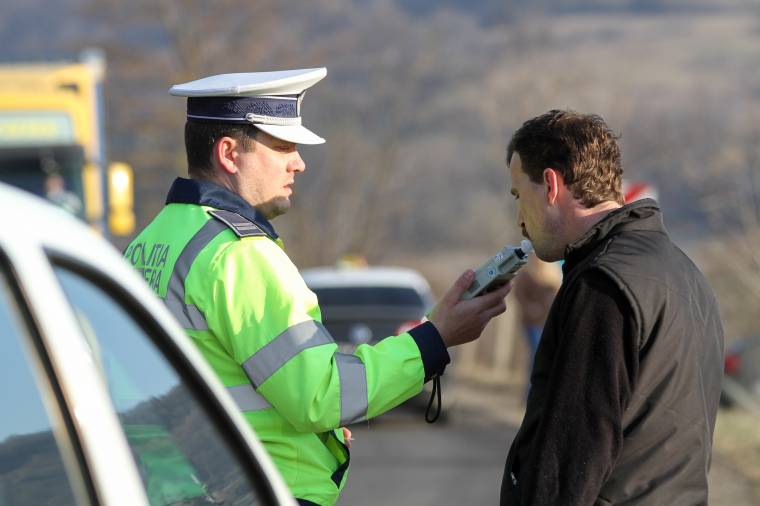 Béremelés kommunista módra – 3600 eurót ígérnek az orvosoknak