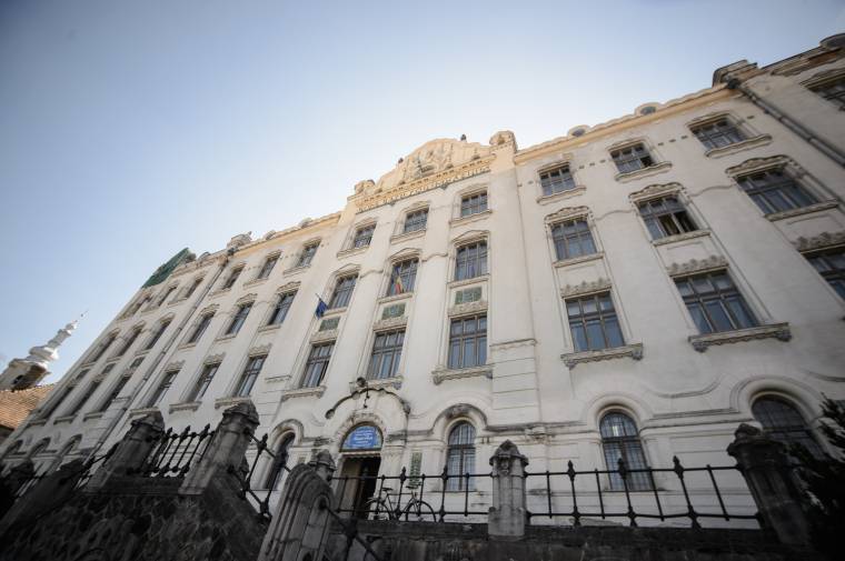 Bérleti díjból vagy külső forrásból újítsanak?