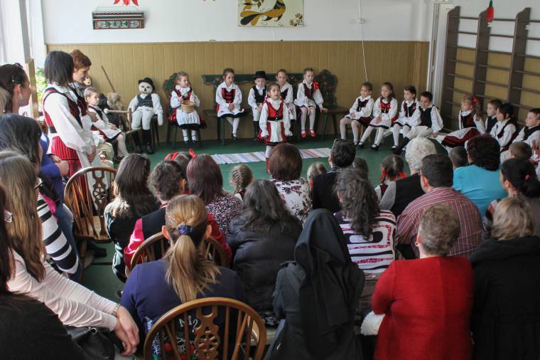 A hagyomány megélésére tanítják a gyermekeket