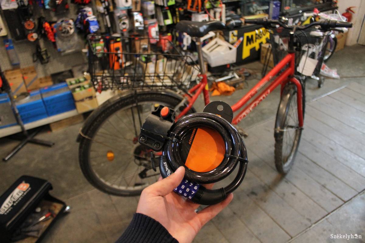 Sokat számít, mivel hova és mennyi időre rögzítjük a kerékpárt &bullet;  Fotó: Pál Árpád