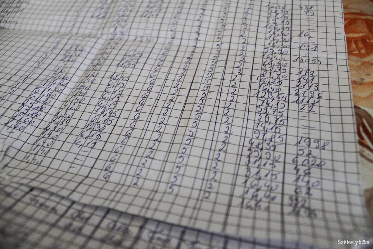 13 ezer, hatezer, négyezer, háromezer – a legtöbb lakónak óriási tartozást kellene törlesztenie • Fotó: Pál Árpád