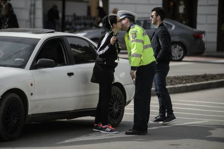 Hatósági figyelmesség nőnapon