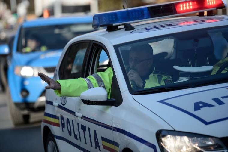 A rendszámtáblát és a forgalmi engedélyt is elveszik, ha rajtakapják a sofőrt, hogy lejárt műszaki vizsgájú autóval közlekedik