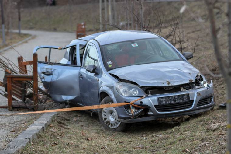 Ittasan vezetett, lesodródott autójával az útról a Szejkénél