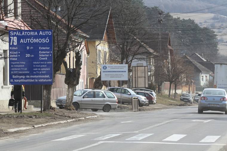 Éjszaka épül az esővíz-elvezető csatorna Székelyudvarhelyen