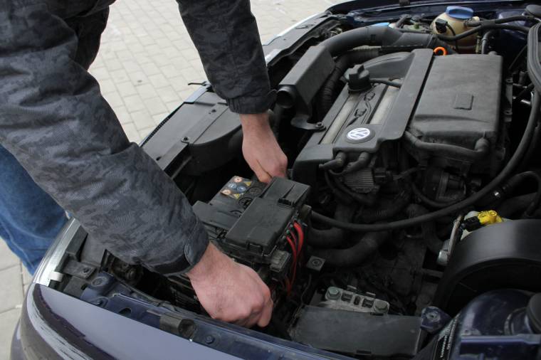 Kartellezés miatt bírságoltak meg egy erdélyi autóipari céget