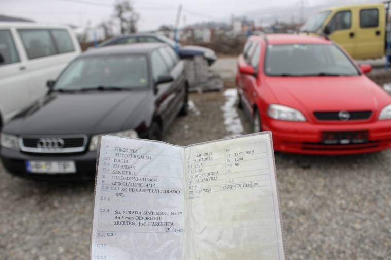 Ugrik a forgalmi engedélye és a rendszámtáblája annak, aki műszakiztatás nélkül közlekedik