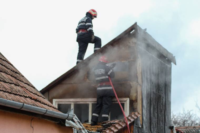 Begyúlt egy manzárd Udvarhelyen