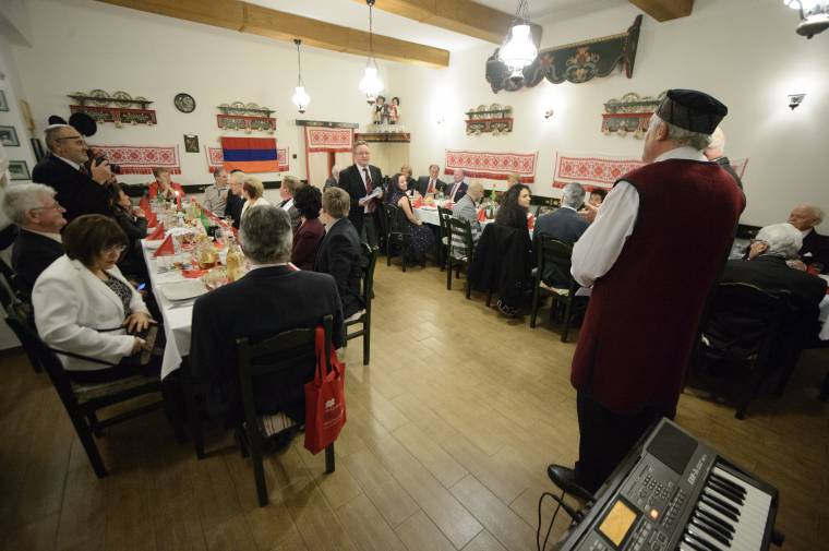 Egyesítenék szellemi, erkölcsi és anyagi erőiket