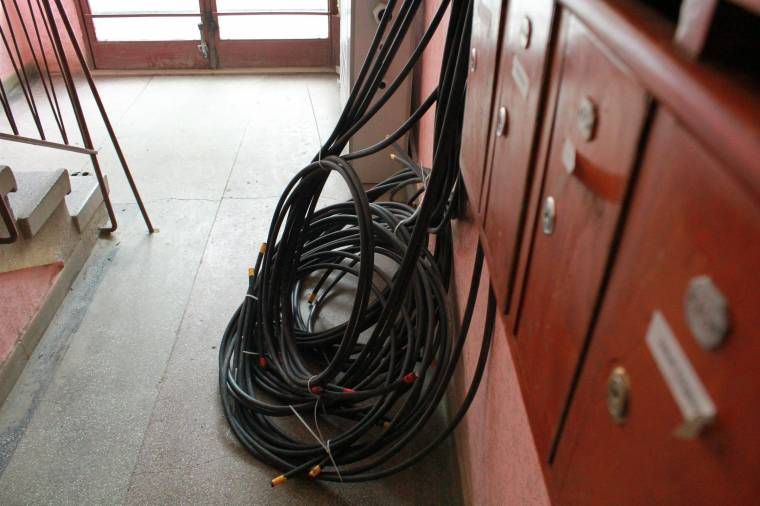 Átvették a villanyóra-szerelés próbamunkáit