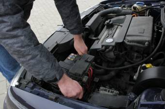 Kartellezés miatt bírságoltak meg egy erdélyi autóipari céget