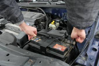 Akkumulátorokat lopott, őrizetbe vették