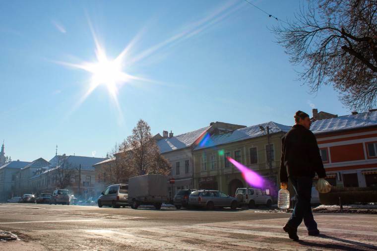 Ki lehet gombolni a kabátokat február elején, jön a felmelegedés