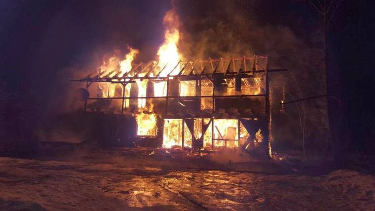 Leégett egy épület Ivóban