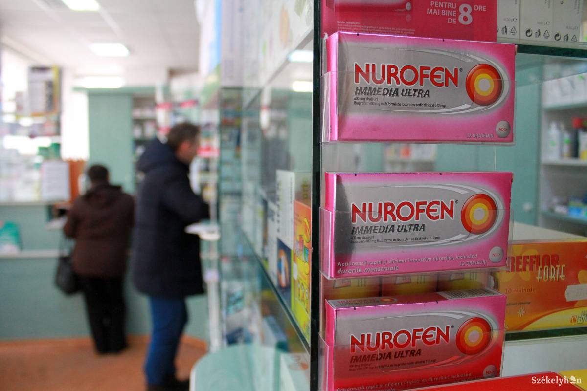 A mindenki számára fejfájást okozó helyzet: a júliusi gyógyszerköltségek egy részét még nem kapták meg a patikák. A napokban azonban átutalják számukra a júliusi elmaradást, a megyei egészségbiztosítási pénztár vezetője szerint. •  Fotó: Pál Árpád