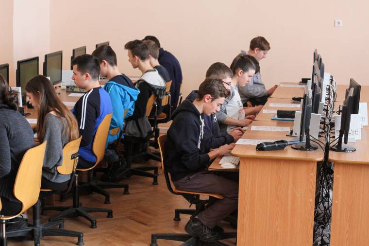 Új számítógépeken tanulhatnak a diákok