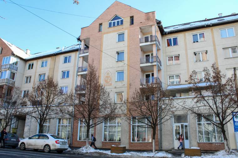 Zaklatások célkeresztjében a diákotthonból kitett lány