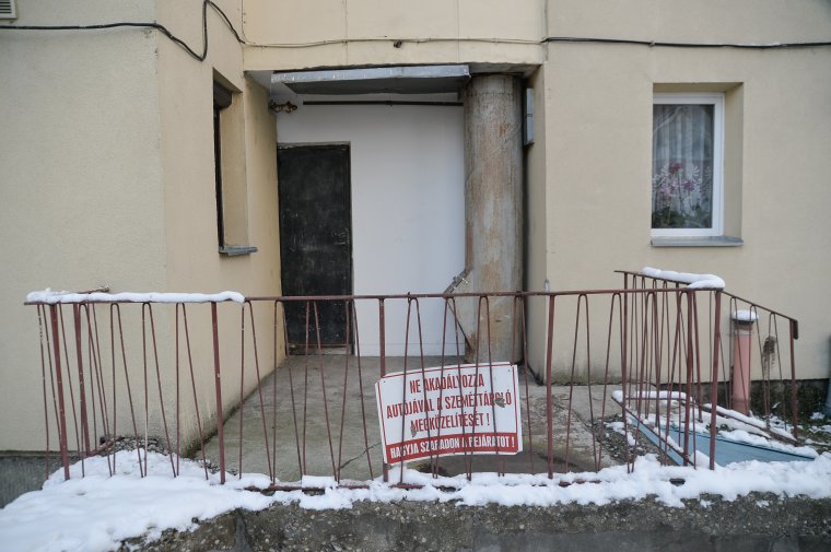 Gyakran eldugulnak, mégis ragaszkodik a lakók többsége a tízemeletes tömbházak szemétledobó csatornáihoz