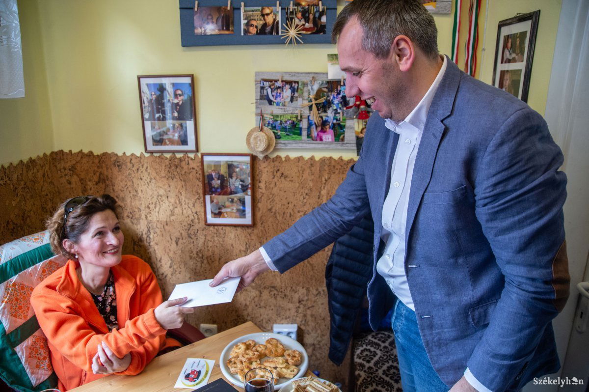 Összesen 1600 lejnyi támogatást kapott az Orbán Alapítvány •  Fotó: Barabás Ákos