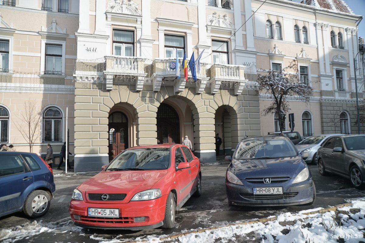 Zsúfolt a városközpont, mert olcsó volt a parkolás. Eddig. Képünk illusztráció •  Fotó: Barabás Ákos