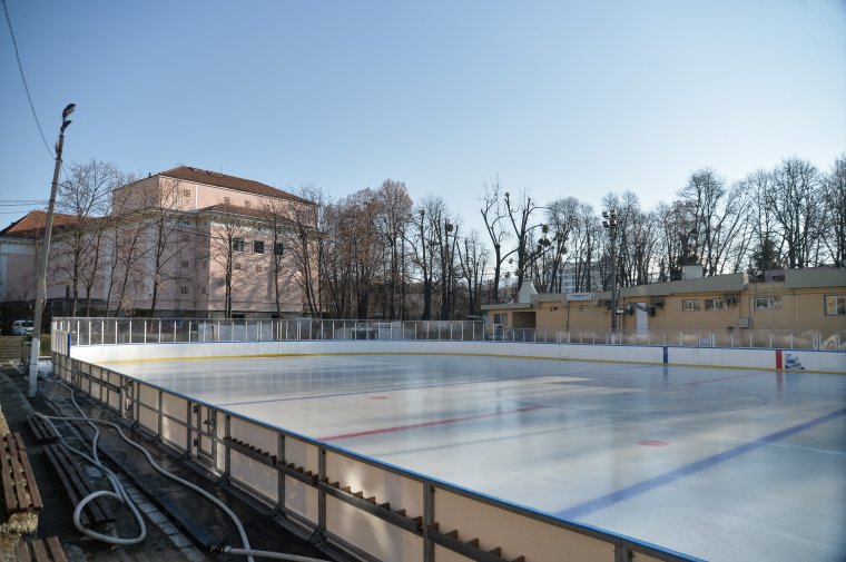 Új helyszínen nyitják meg pénteken a székelyudvarhelyi jégpályát